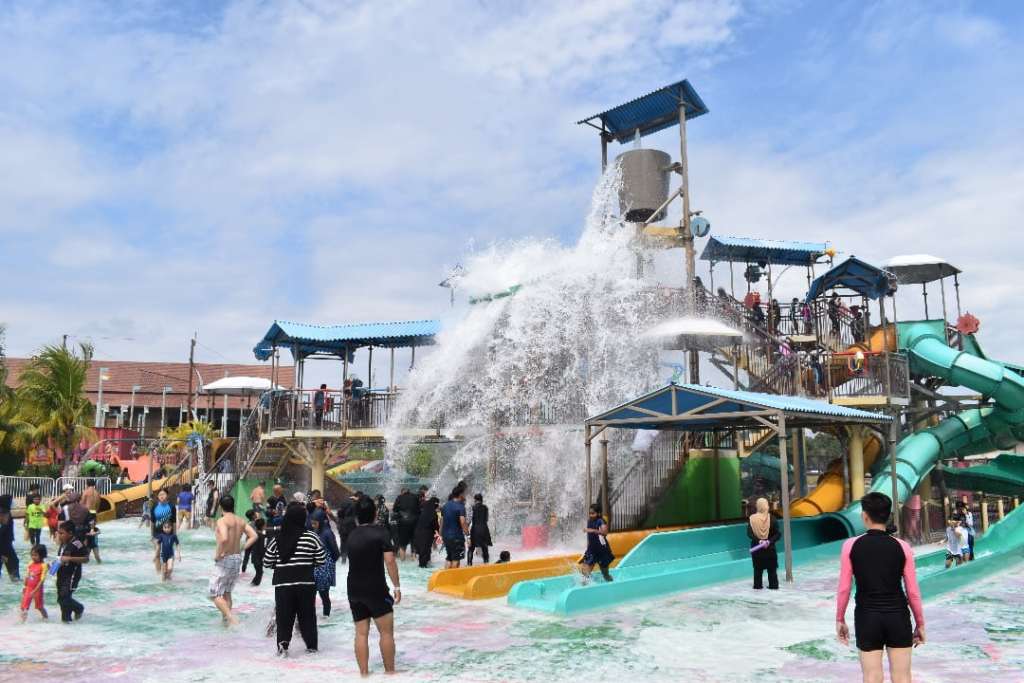 best theme park and amusement park in jb Adventure Waterpark Desaru Coast