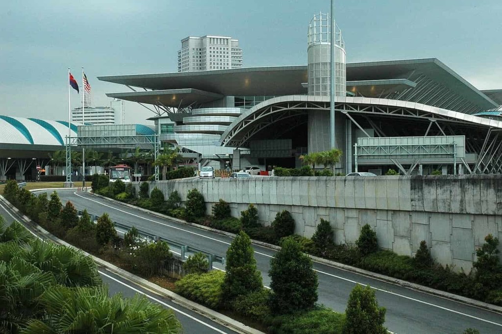Understanding Peak Traffic Hours Public Holiday & School Holiday Traffic